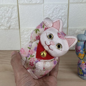 kimekomi maneki neko (traditional japanese carved lucky cat doll) m 0910